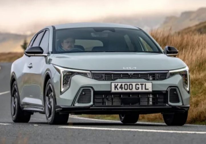 Kia K4 виходить на ринок: плюси і мінуси (огляд)