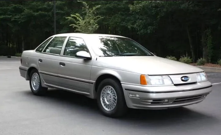 Останній седан Ford виявився несподівано ефектним (фото)