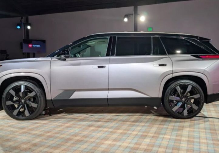 Електричний Highlander з ручками, що мають механічний запас