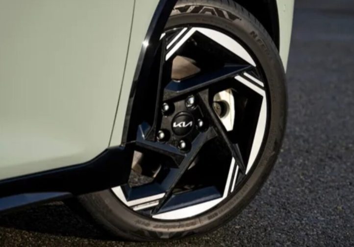 Kia K4 виходить на ринок: плюси і мінуси (огляд)