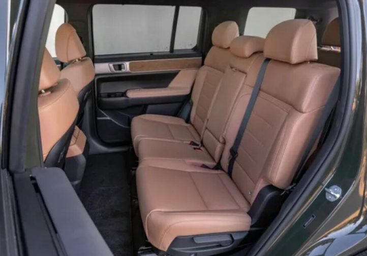 Hyundai Santa Fe Hybrid 2025: EV-фішки (фото)