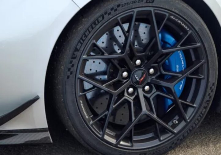 Corvette ZR1X: найпотужніший серійний спорткар США (фото)