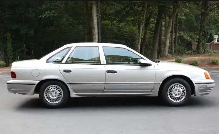 Останній седан Ford виявився несподівано ефектним (фото)