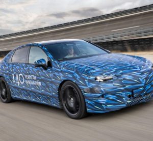 Mercedes C-Class EQ виходить на ринок Tesla