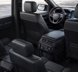 Практична інновація Ford: модульний зарядний хаб у салоні