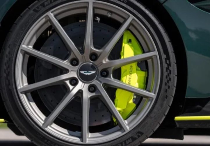 Valhalla — перший «справжній» середньомоторний Aston Martin