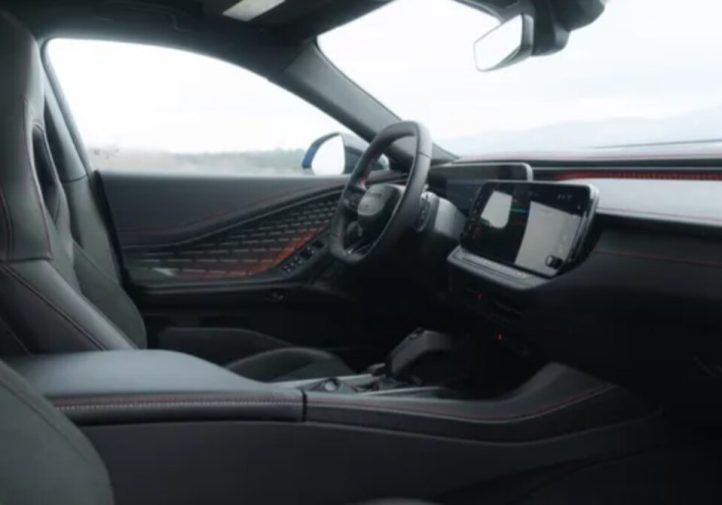 Dodge Charger R/T: базовий маслкар із турбомотором Hurricane