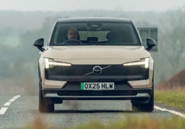 Огляд Volvo EX30:  електрокар із преміальним відчуттям