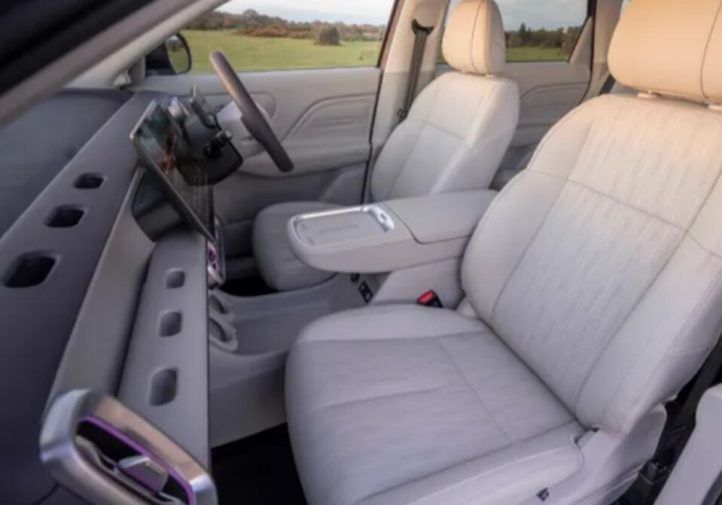 Leapmotor B10 — бюджетний електрокросовер (огляд)