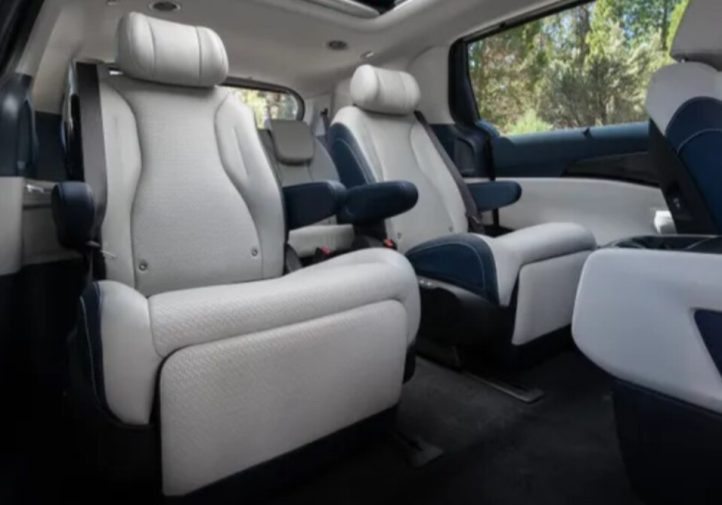 Kia Carnival:  мінівен з V6 і сучасними технологіями (фото)