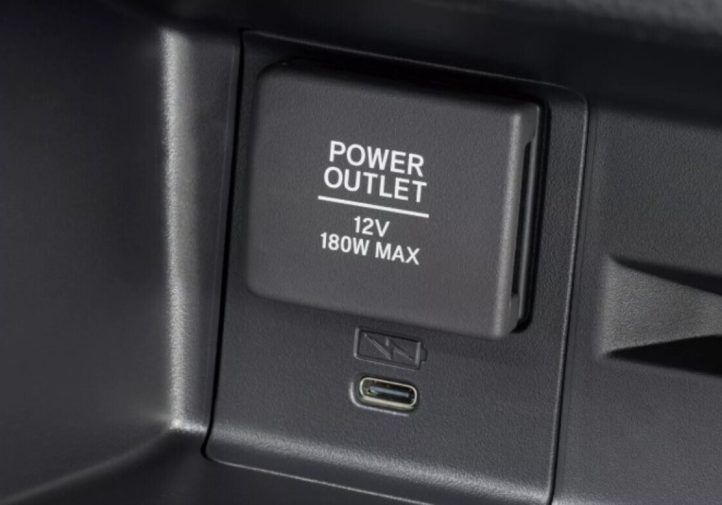 Оновлений Honda N-Van: турбо, цифрова панель і нові кольори