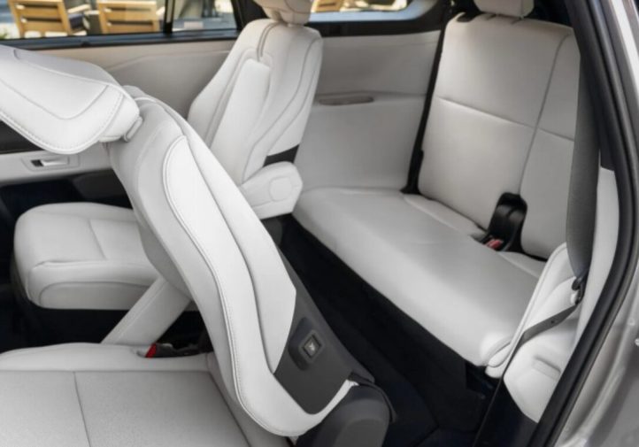 Новий трирядний електрокросовер Subaru: перші деталі