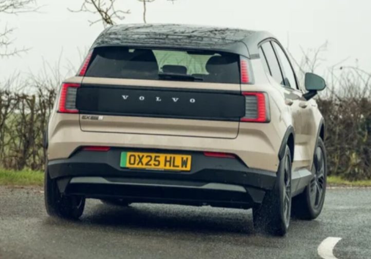 Огляд Volvo EX30:  електрокар із преміальним відчуттям