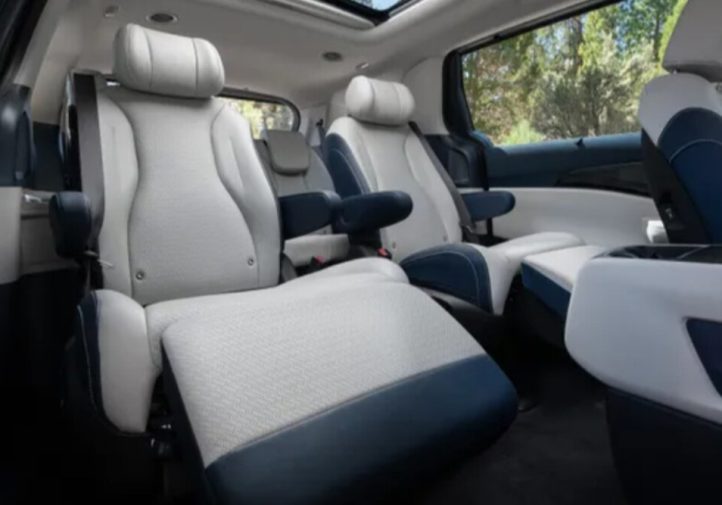 Kia Carnival:  мінівен з V6 і сучасними технологіями (фото)