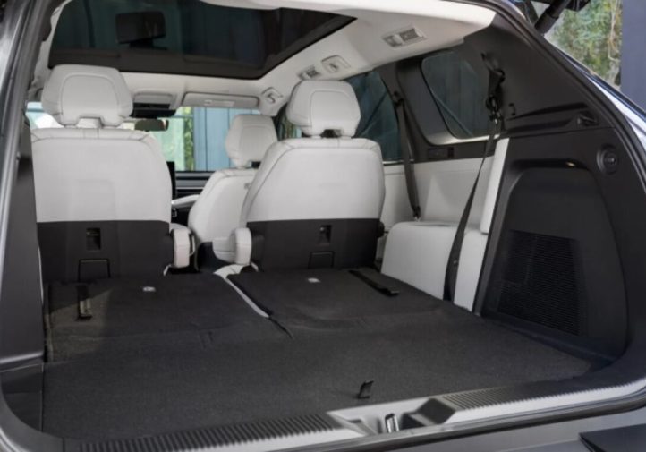 Новий трирядний електрокросовер Subaru: перші деталі