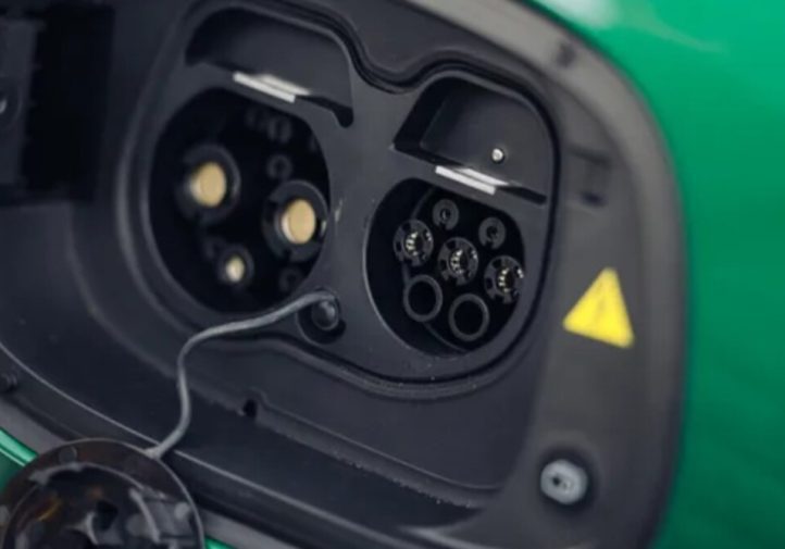 Lotus Eletre X: електричний SUV отримав гібридну версію