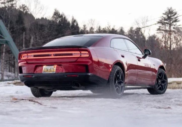 Dodge Charger R/T: базовий маслкар із турбомотором Hurricane