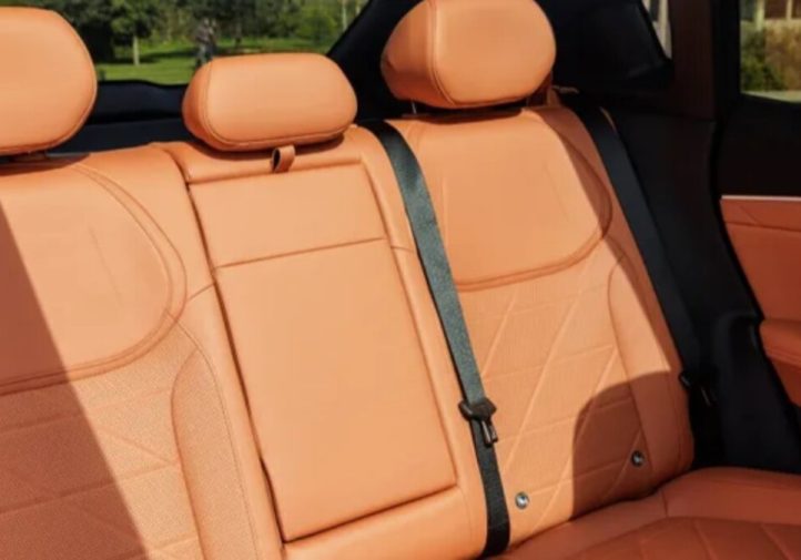 Огляд Deepal S05: 200 кВт зарядка, Cell-to-Body (фото)