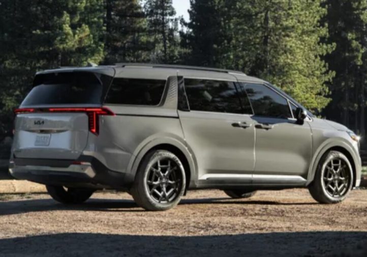 Kia Carnival:  мінівен з V6 і сучасними технологіями (фото)