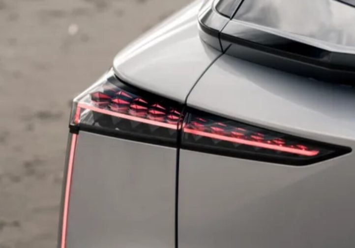 DS No 8: французький електрокар між седаном і кросовером