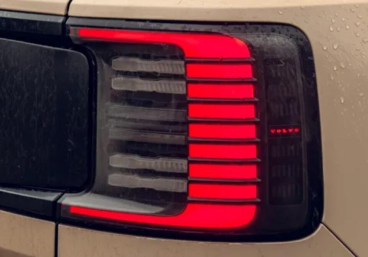 Огляд Volvo EX30:  електрокар із преміальним відчуттям