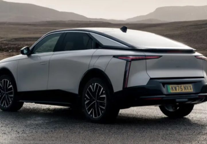 DS No 8: французький електрокар між седаном і кросовером