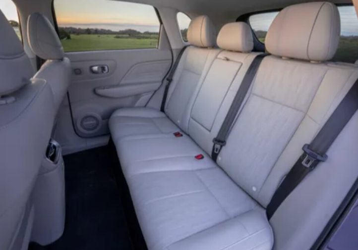 Leapmotor B10 — бюджетний електрокросовер (огляд)