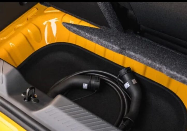 Renault Twingo E-Tech проти конкурентів: що пропонує новинка