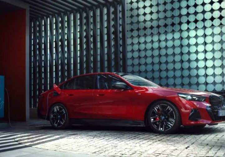 BMW i5 проти нових «електричок» з Китаю