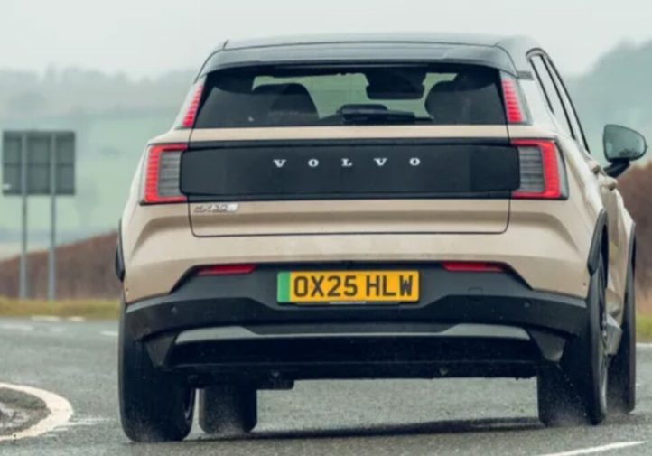 Огляд Volvo EX30:  електрокар із преміальним відчуттям