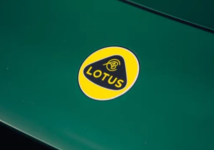 Lotus Eletre X: електричний SUV отримав гібридну версію