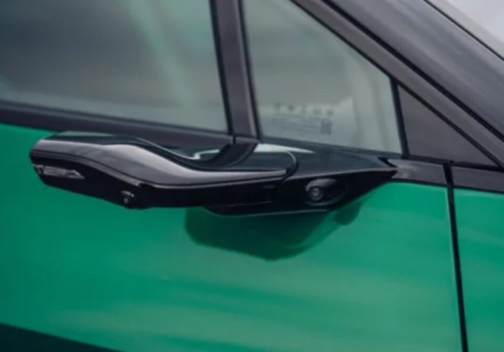 Lotus Eletre X: електричний SUV отримав гібридну версію