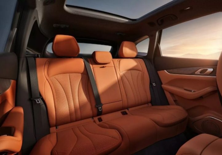 Geely Galaxy M7: гібрид з рекордним запасом ходу