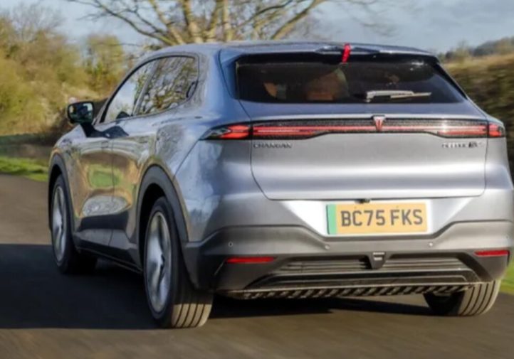 Огляд Deepal S05: 200 кВт зарядка, Cell-to-Body (фото)