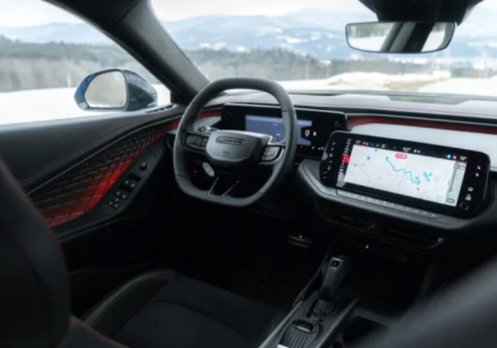 Dodge Charger R/T: базовий маслкар із турбомотором Hurricane