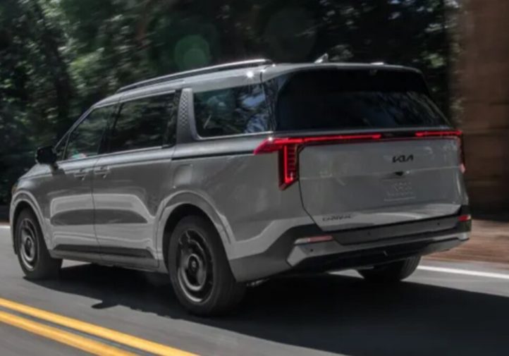 Kia Carnival:  мінівен з V6 і сучасними технологіями (фото)