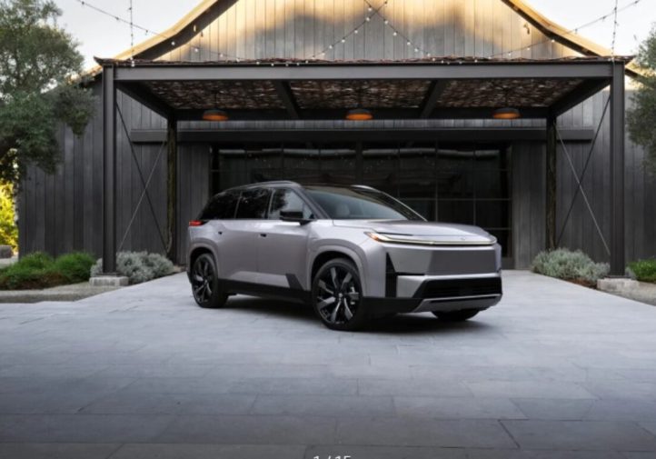 Новий трирядний електрокросовер Subaru: перші деталі