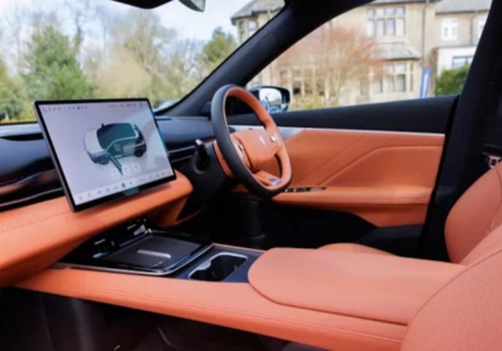 Огляд Deepal S05: 200 кВт зарядка, Cell-to-Body (фото)