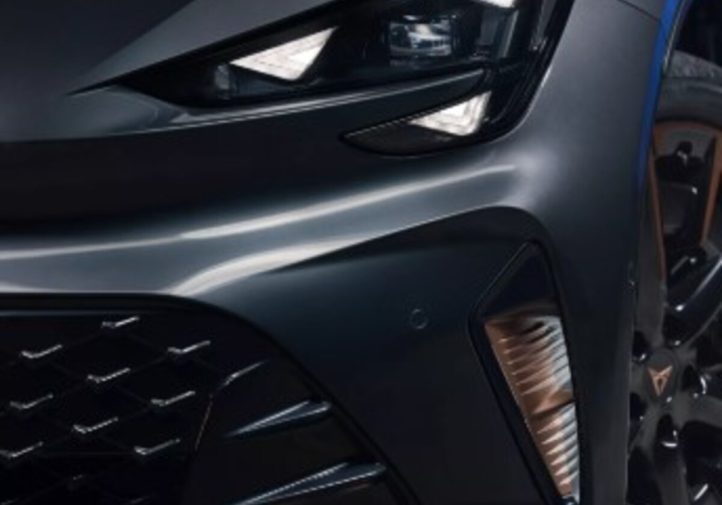 Cupra Born оновили: новий дизайн і фізичні кнопки на кермі