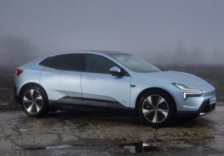 Polestar 4: електрокар без заднього вікна у реальному житті