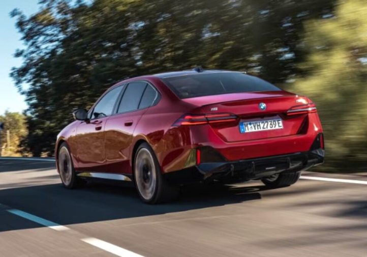 BMW i5 проти нових «електричок» з Китаю