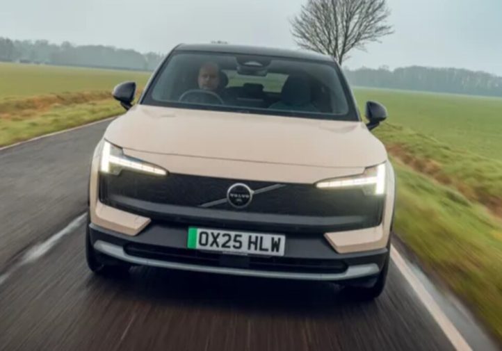 Огляд Volvo EX30:  електрокар із преміальним відчуттям