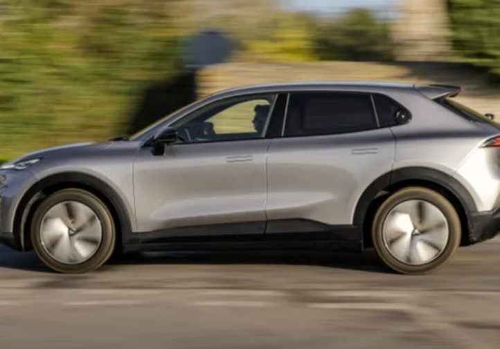 Огляд Deepal S05: 200 кВт зарядка, Cell-to-Body (фото)