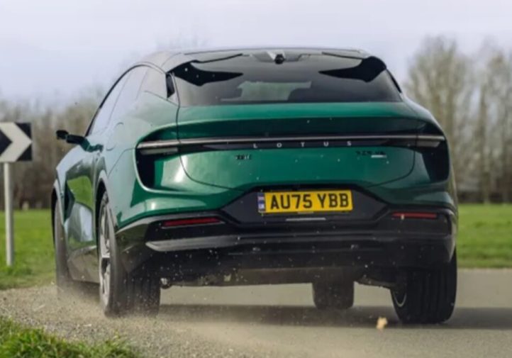 Lotus Eletre X: електричний SUV отримав гібридну версію