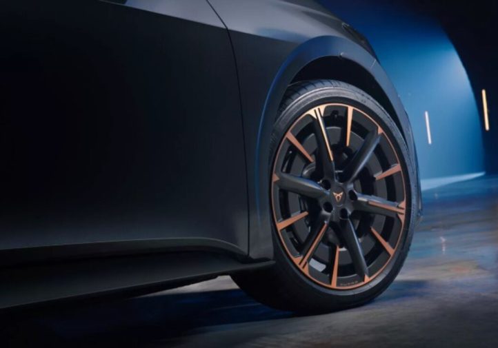 Cupra Born оновили: новий дизайн і фізичні кнопки на кермі