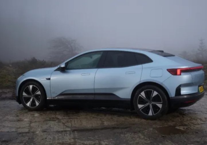Polestar 4: електрокар без заднього вікна у реальному житті