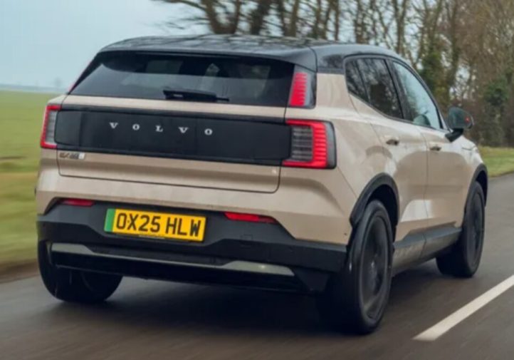 Огляд Volvo EX30:  електрокар із преміальним відчуттям