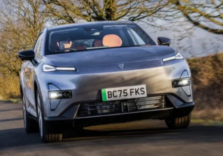 Огляд Deepal S05: 200 кВт зарядка, Cell-to-Body (фото)