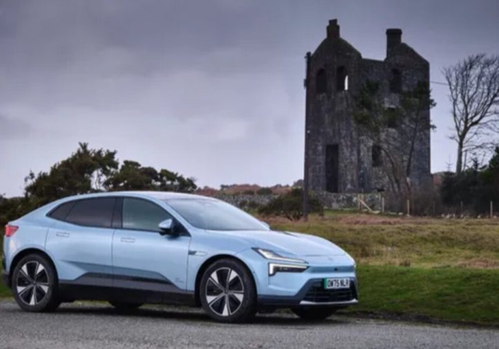 Polestar 4: електрокар без заднього вікна у реальному житті