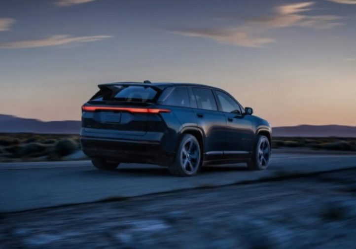 Jeep масово перевіряє Wagoneer S через ризик втрати деталі